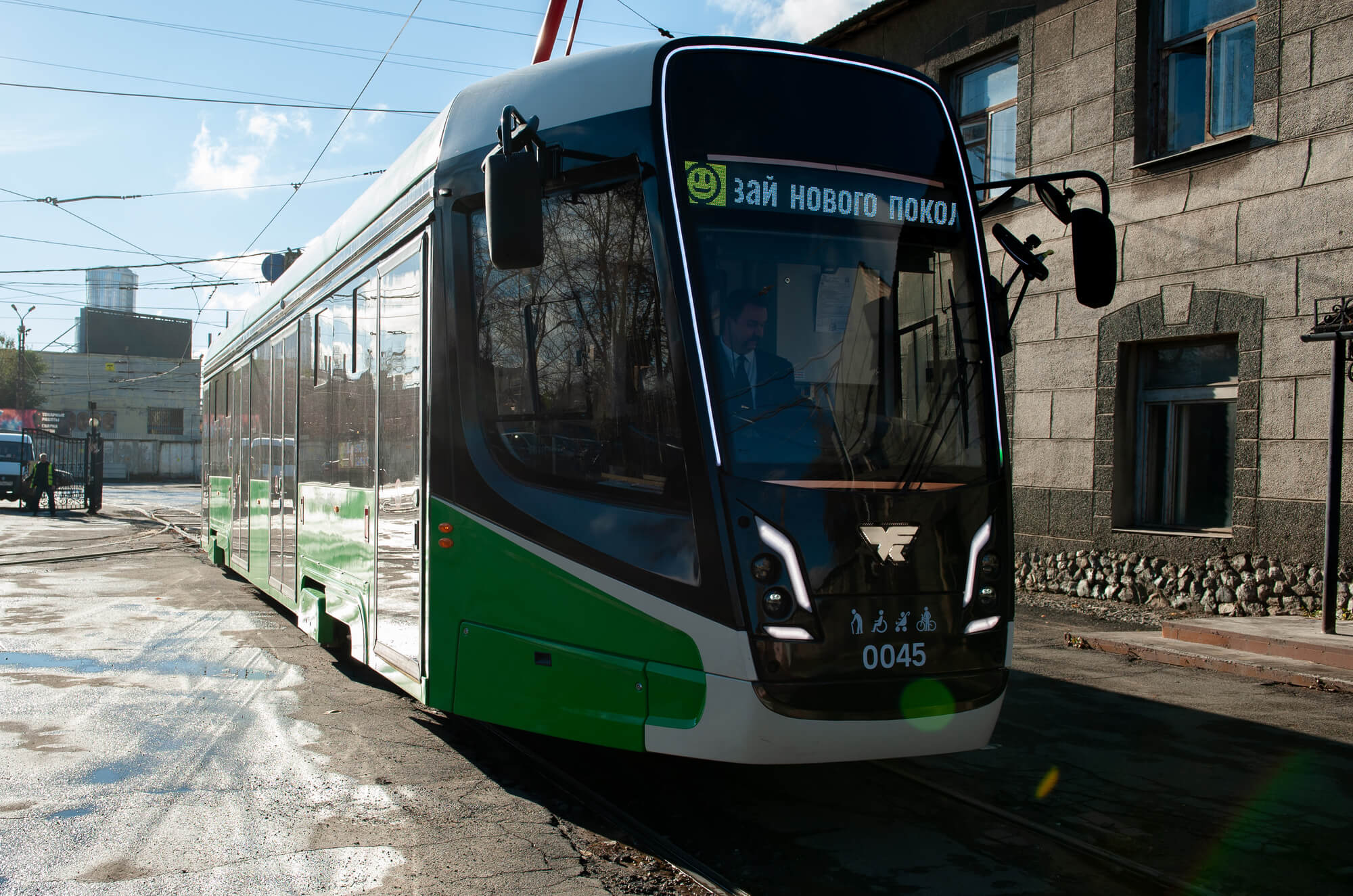Предприятие Роскосмоса завершило поставку 30 трамваев для Челябинска