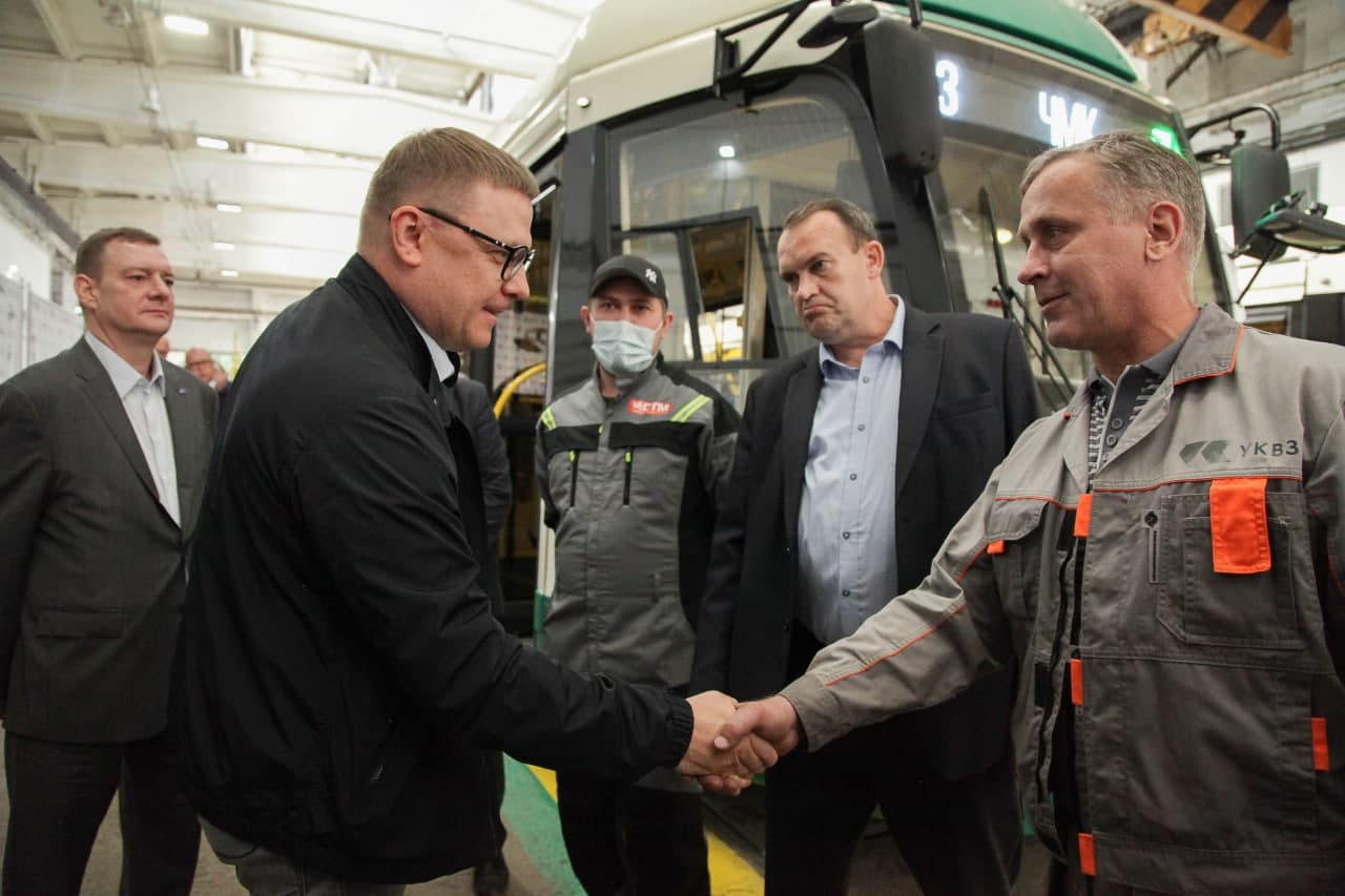 Губернатор Челябинской области Алексей Текслер осмотрел новые вагоны УКВЗ в трамвайном депо №1 Челябинска