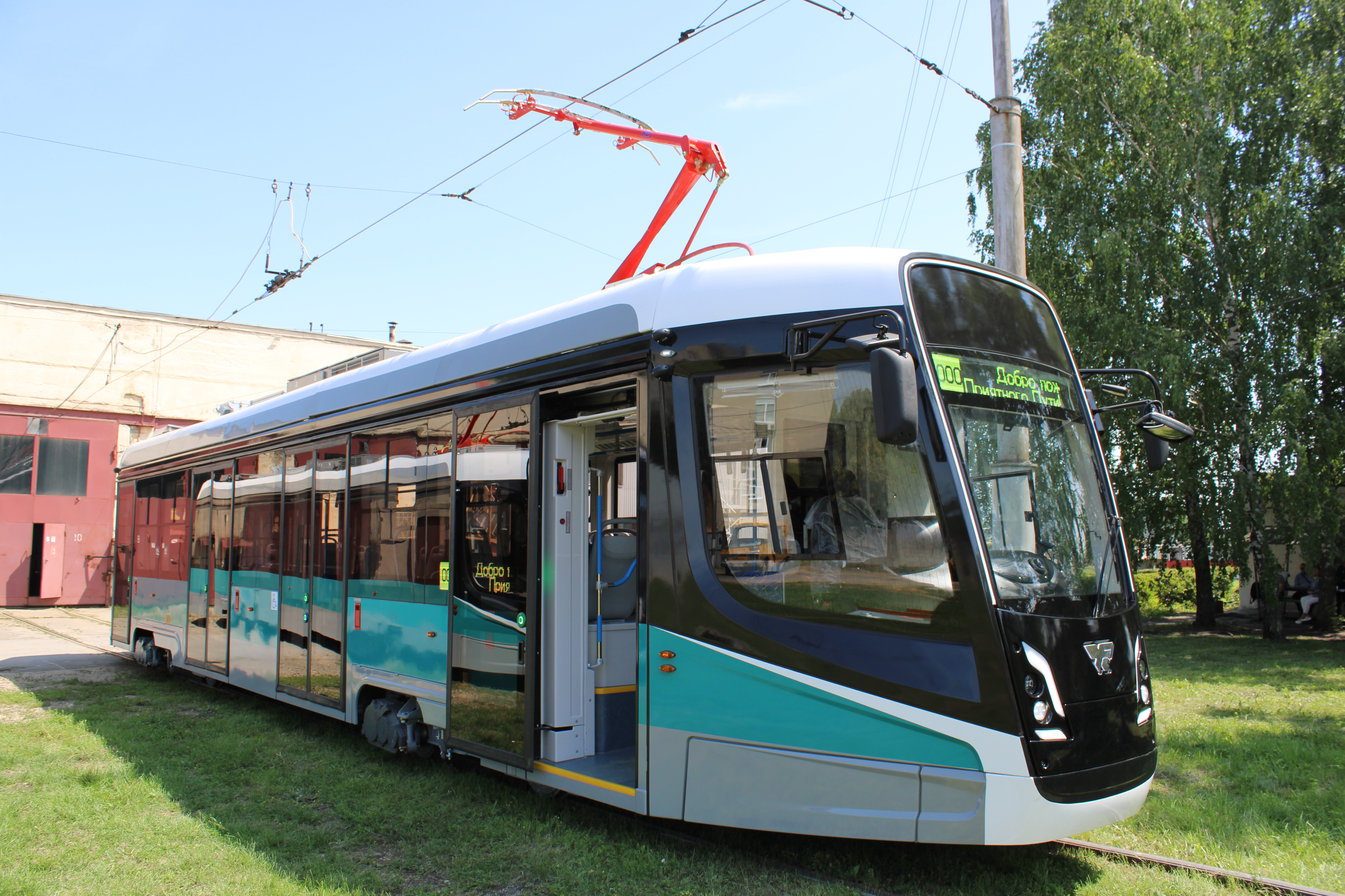 УКВЗ завершил поставку партии из 28 трамвайных вагонов в Липецк
